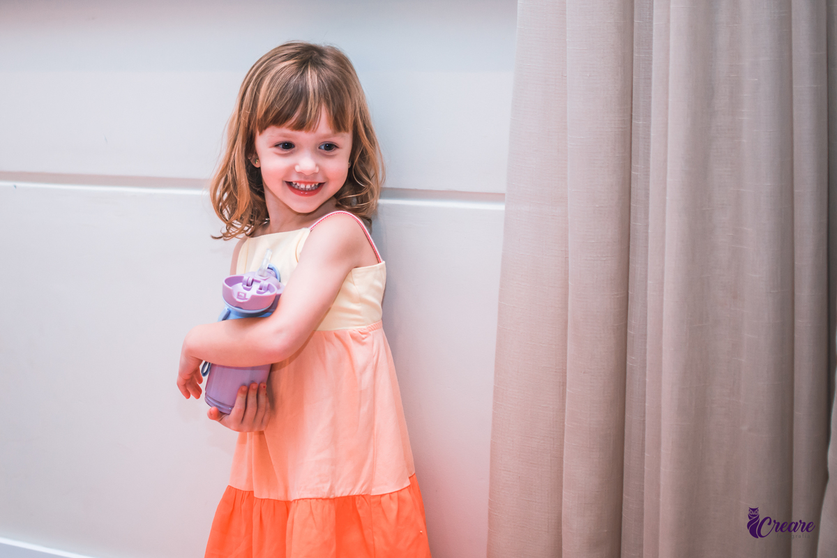 Fotografia de aniversário infantil com decoração tema Moana. festa simples de menina, aniversário de 4 anos em Santo André. Fotógrafo. 