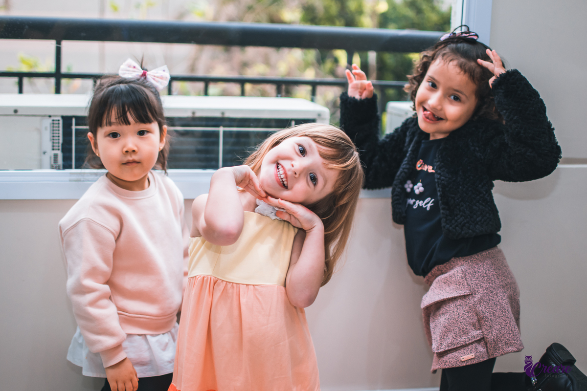 Fotografia de aniversário infantil com decoração tema Moana. festa simples de menina, aniversário de 4 anos em Santo André. Fotógrafo. 