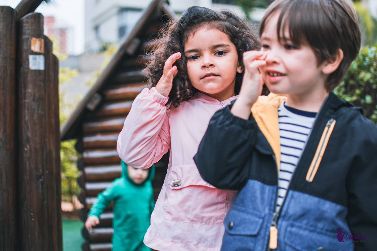 Fotografia de aniversário infantil com decoração tema Moana. festa simples de menina, aniversário de 4 anos em Santo André. Fotógrafo. 