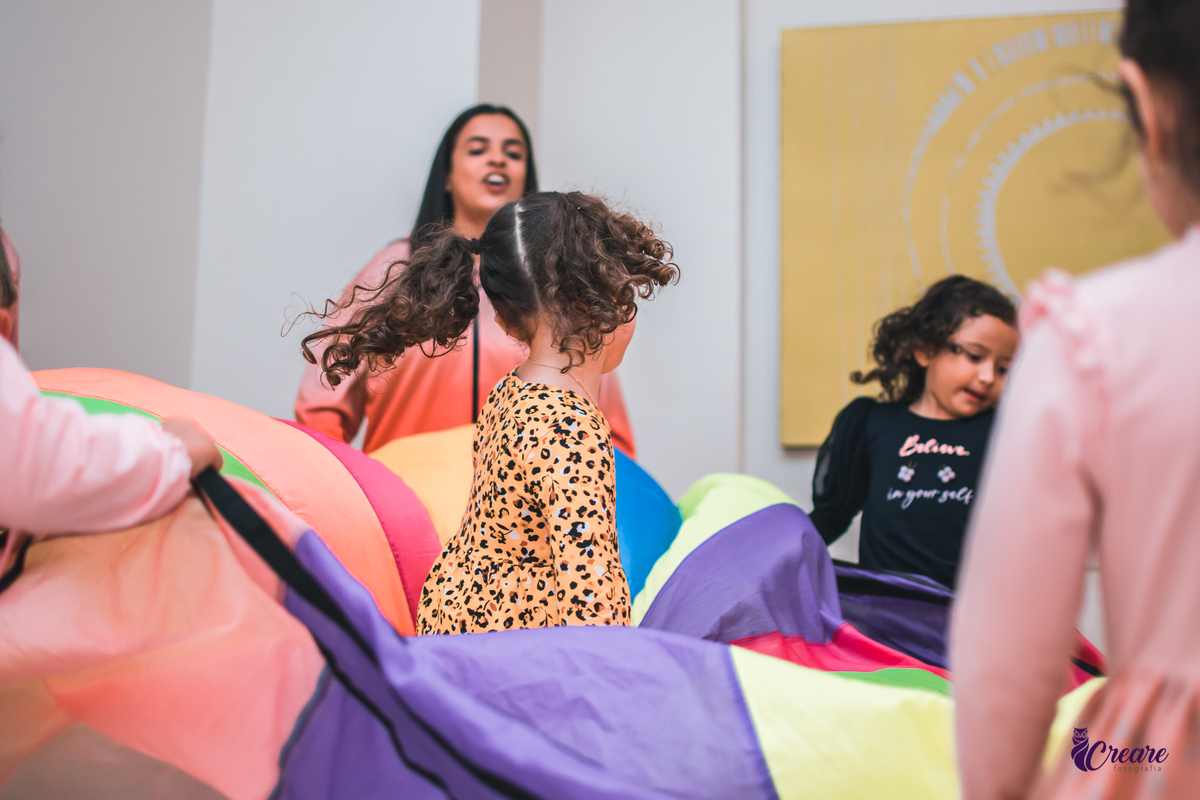 Fotografia de aniversário infantil com decoração tema Moana. festa simples de menina, aniversário de 4 anos em Santo André. Fotógrafo. 