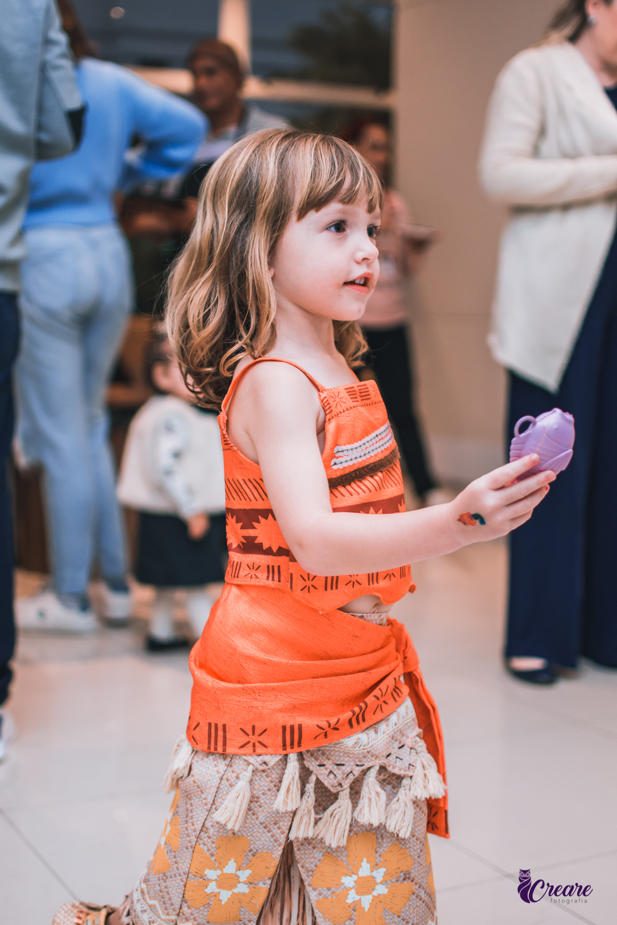 Fotografia de aniversário infantil com decoração tema Moana. festa simples de menina, aniversário de 4 anos em Santo André. Fotógrafo. 