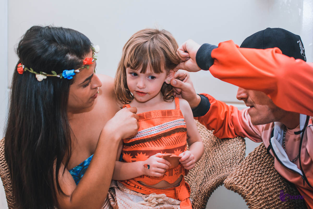 Fotografia de aniversário infantil com decoração tema Moana. festa simples de menina, aniversário de 4 anos em Santo André. Fotógrafo. 