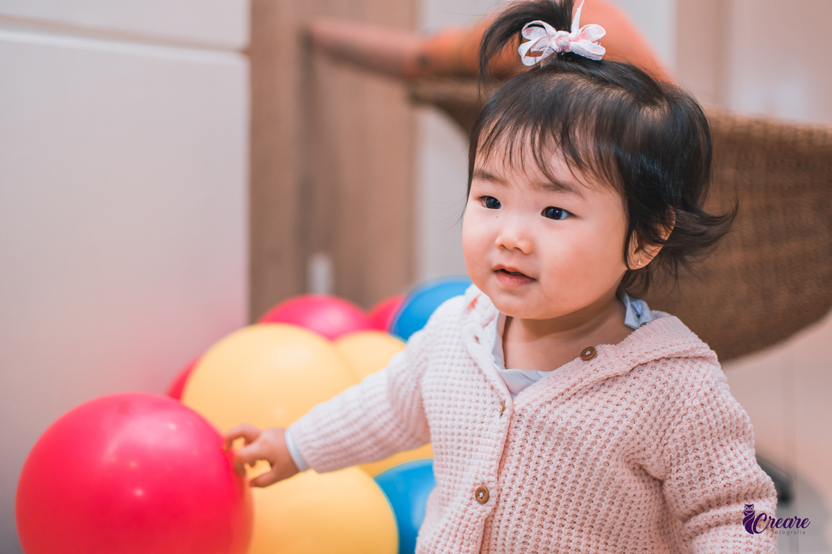 Fotografia de aniversário infantil com decoração tema Moana. festa simples de menina, aniversário de 4 anos em Santo André. Fotógrafo. 