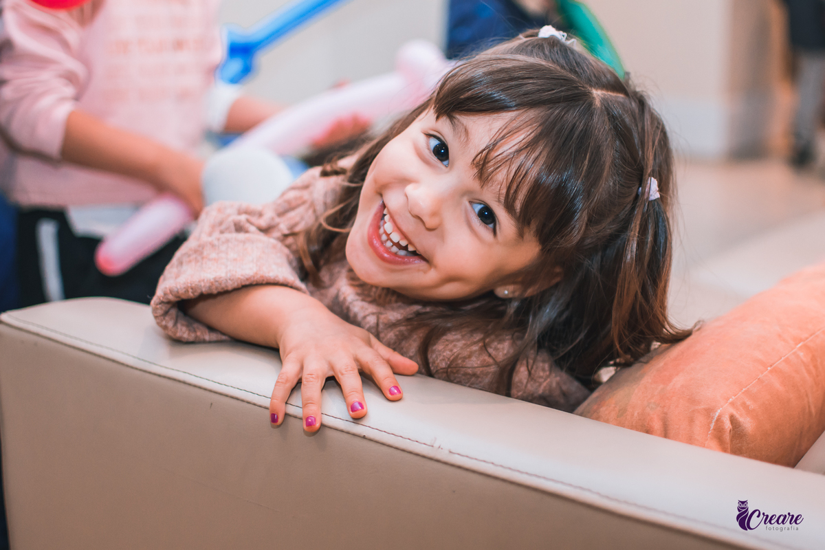Fotografia de aniversário infantil com decoração tema Moana. festa simples de menina, aniversário de 4 anos em Santo André. Fotógrafo. 