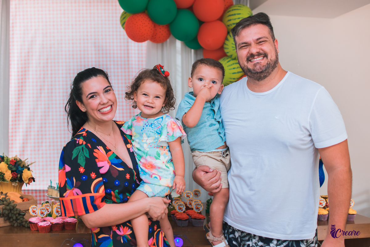 Aniversário infantil, festa com tema Tutti-frutti. Festa de 3 anos de menina. Fotógrafo Santo André, buffet infantil, aniversário de 3 anos feminino. Decoração de festa de menina.