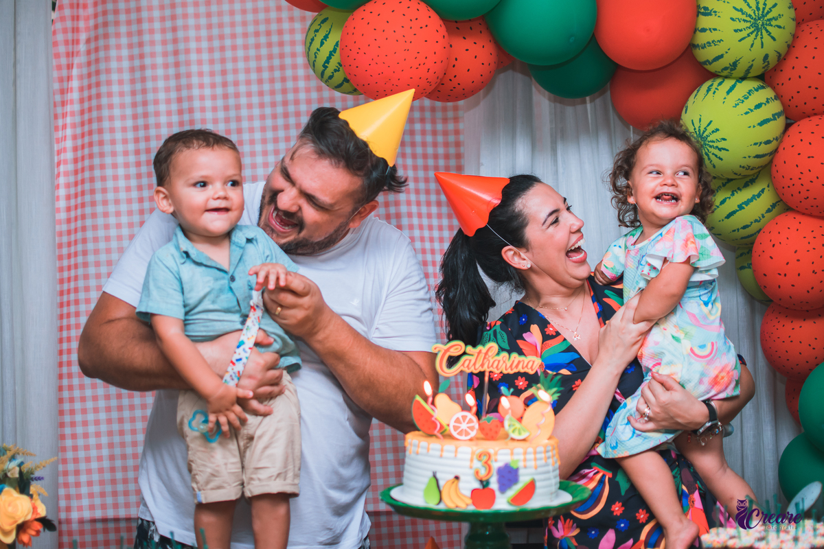 Aniversário infantil, festa com tema Tutti-frutti. Festa de 3 anos de menina. Fotógrafo Santo André, buffet infantil, aniversário de 3 anos feminino. Decoração de festa de menina.