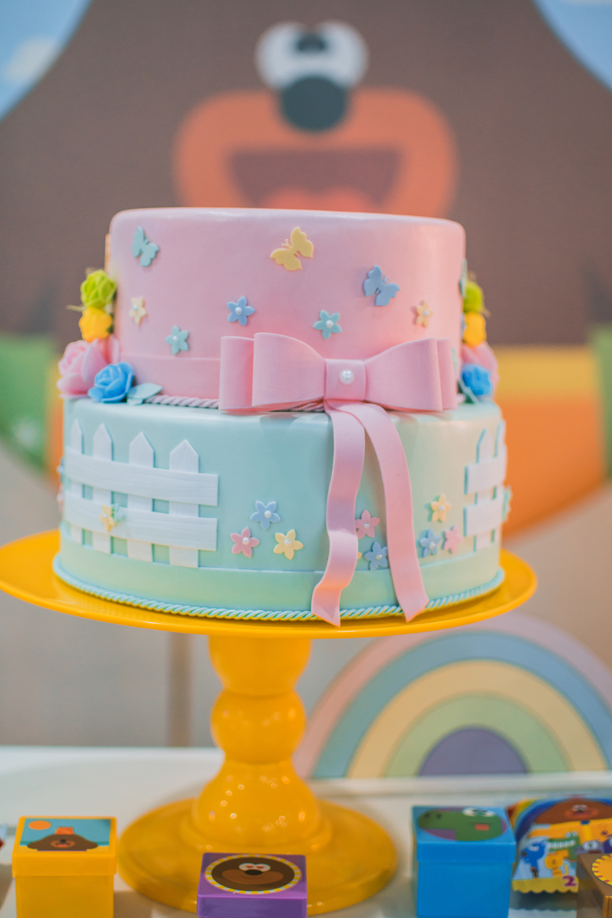 Aniversário infantil, tema Hey Duggee. Buffet planeta Rizzo, fotógrafo Santo André. Festa de 2 anos de menina.