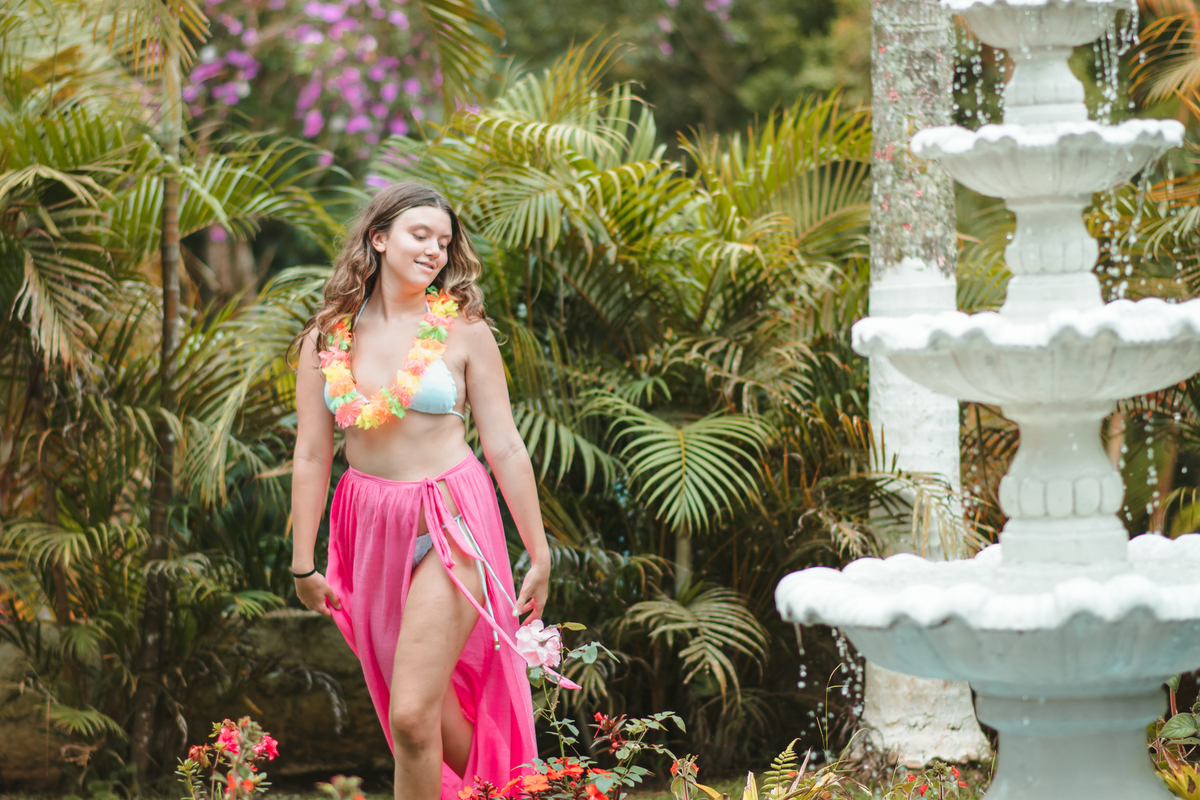 Aniversário de 15 anos na piscina, festa, evento. Fotografia de aniversário debutante na chácara. Fotógrafo Santo André.