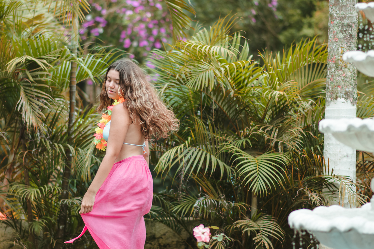 Aniversário de 15 anos na piscina, festa, evento. Fotografia de aniversário debutante na chácara. Fotógrafo Santo André.