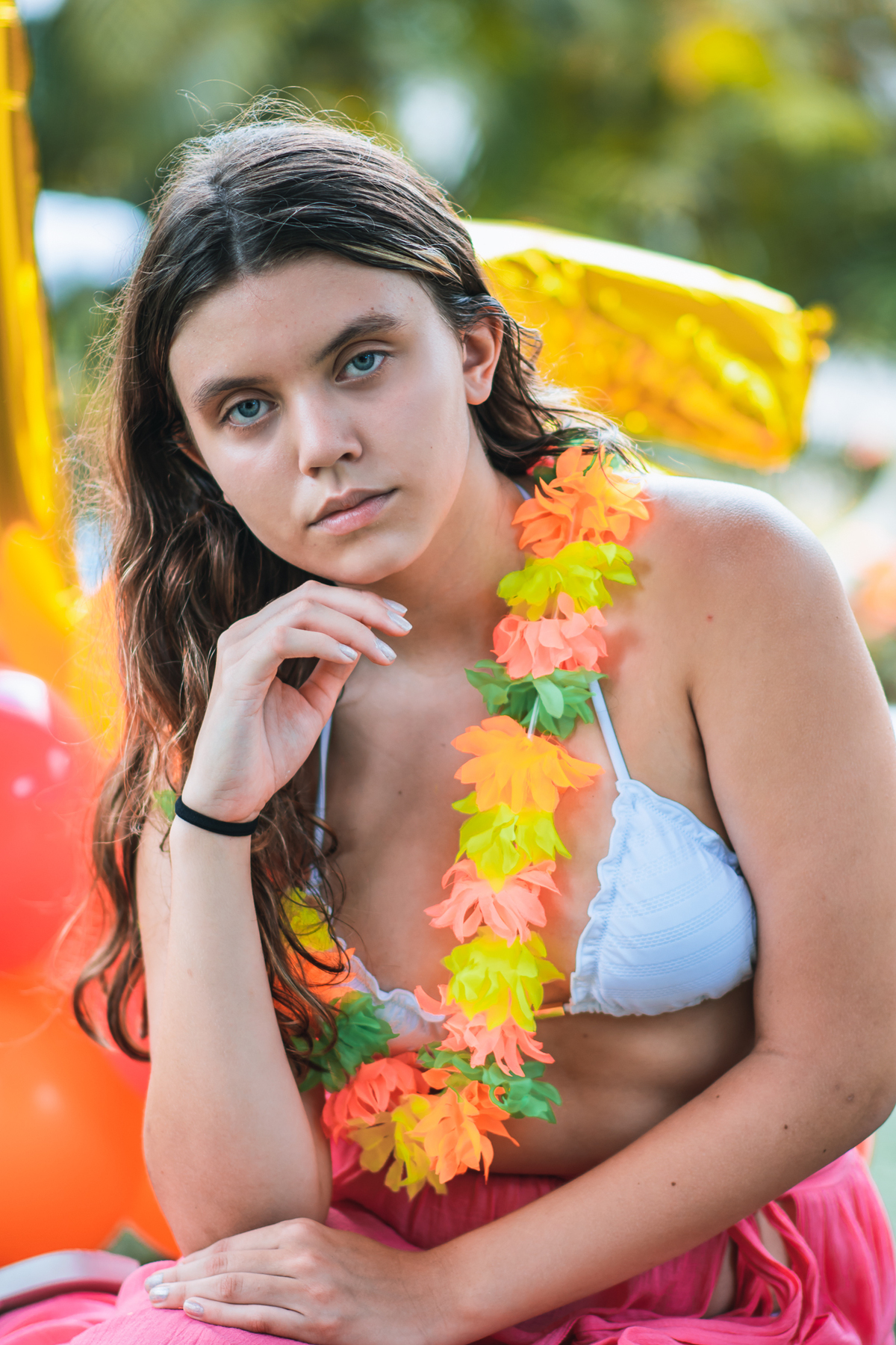 Aniversário de 15 anos na piscina, festa, evento. Fotografia de aniversário debutante na chácara. Fotógrafo Santo André.