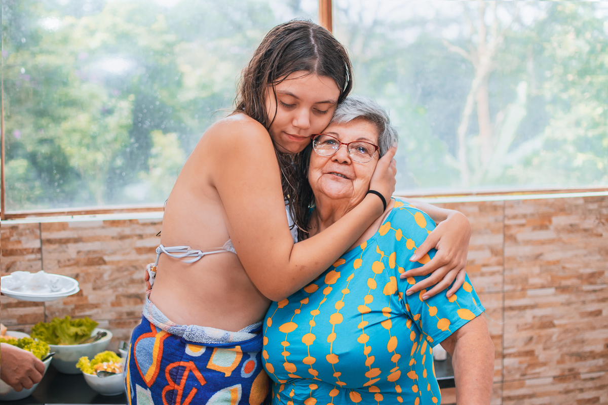 Aniversário de 15 anos na piscina, festa, evento. Fotografia de aniversário debutante na chácara. Fotógrafo Santo André.