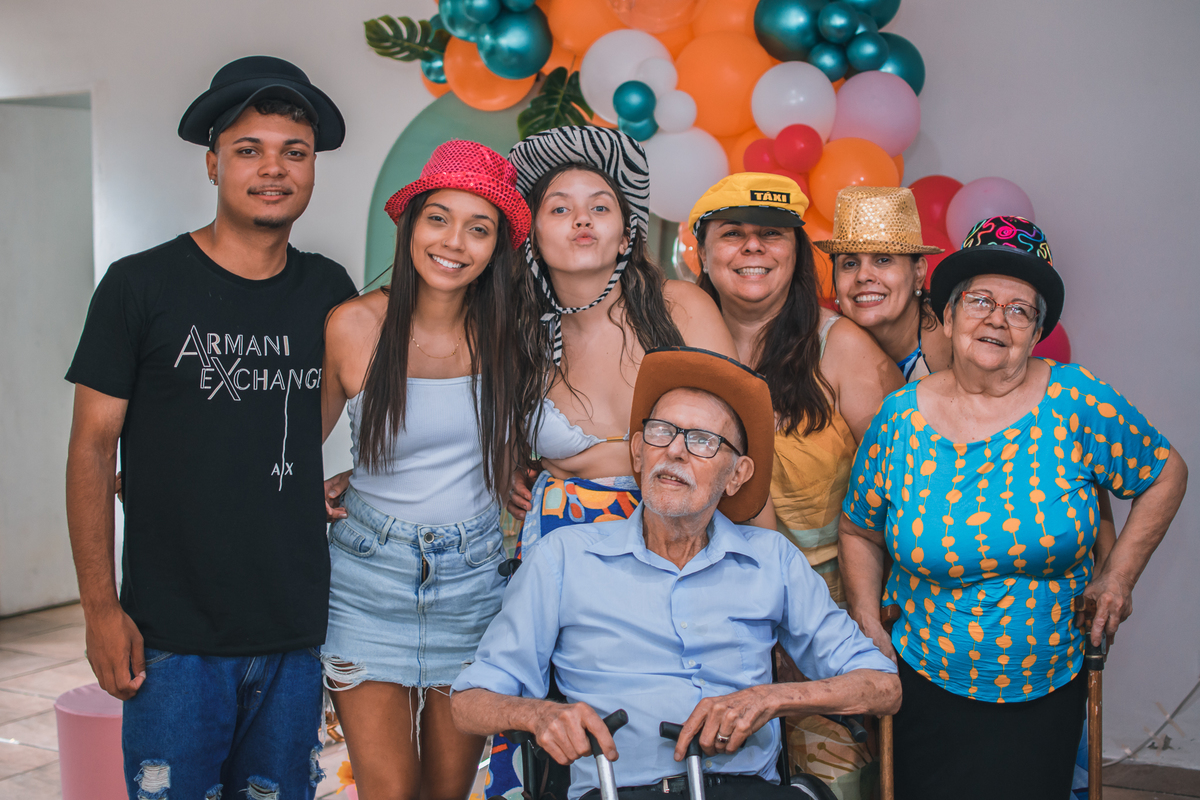 Aniversário de 15 anos na piscina, festa, evento. Fotografia de aniversário debutante na chácara. Fotógrafo Santo André.