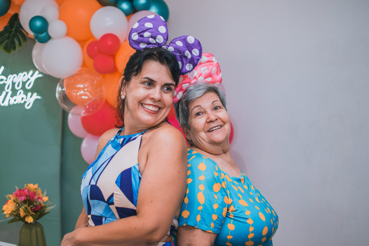 Aniversário de 15 anos na piscina, festa, evento. Fotografia de aniversário debutante na chácara. Fotógrafo Santo André.