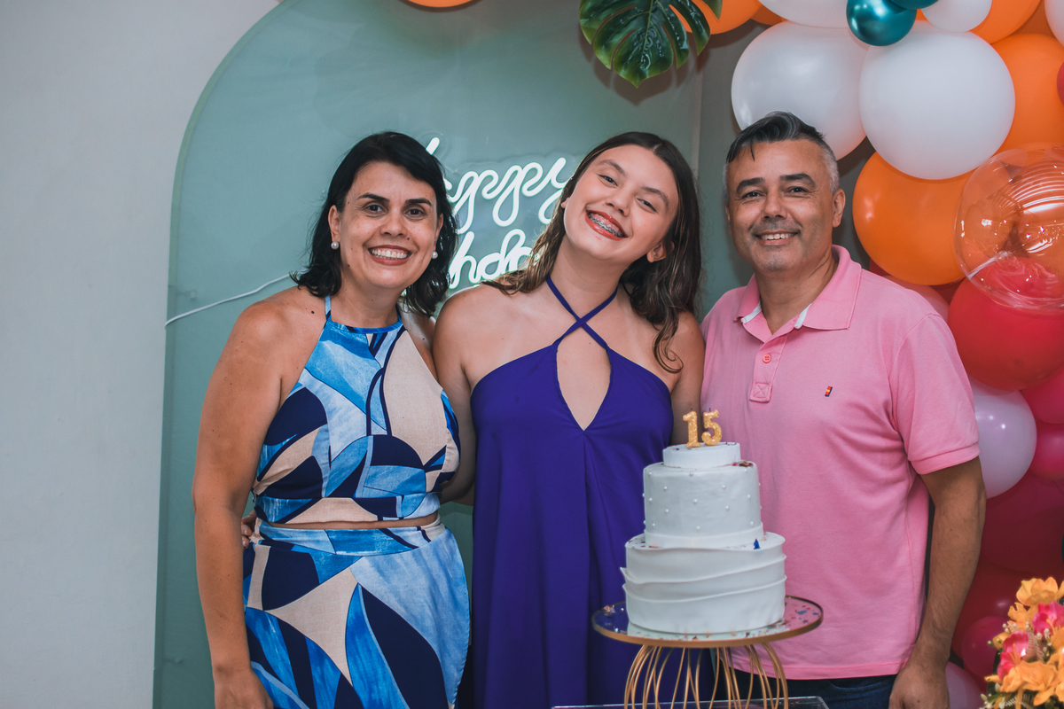 Aniversário de 15 anos na piscina, festa, evento. Fotografia de aniversário debutante na chácara. Fotógrafo Santo André.