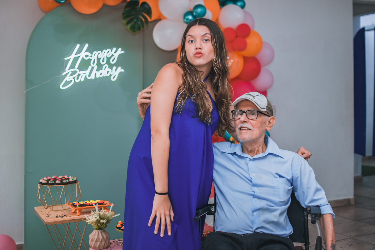 Aniversário de 15 anos na piscina, festa, evento. Fotografia de aniversário debutante na chácara. Fotógrafo Santo André.