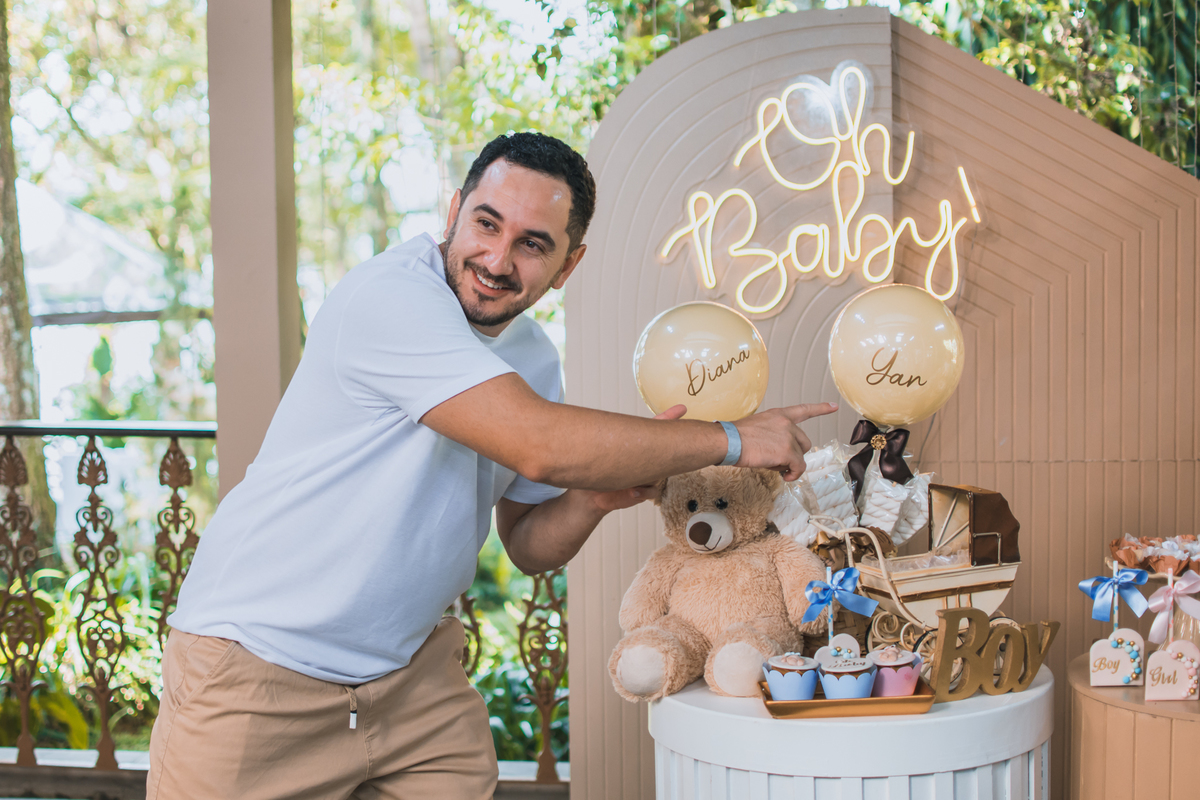 fotografia de chá revelação, chá de bebê revelando o sexo da criança. Buffet Chácara Floresta localizado em Riacho grande, São Bernardo do campo. Fotógrafo São Bernardo do Campo.