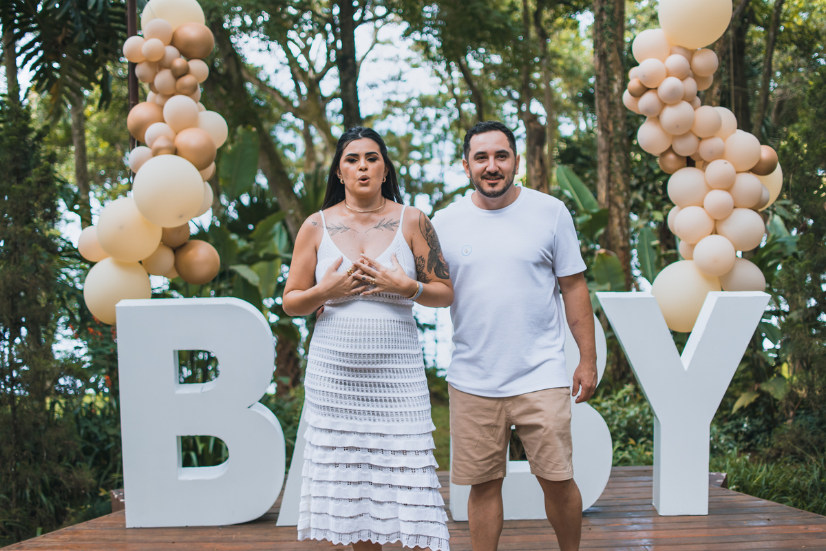 fotografia de chá revelação, chá de bebê revelando o sexo da criança. Buffet Chácara Floresta localizado em Riacho grande, São Bernardo do campo. Fotógrafo São Bernardo do Campo.