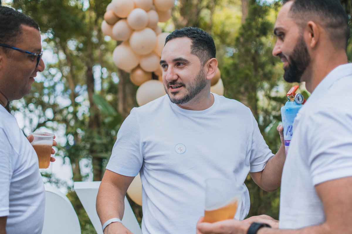 fotografia de chá revelação, chá de bebê revelando o sexo da criança. Buffet Chácara Floresta localizado em Riacho grande, São Bernardo do campo. Fotógrafo São Bernardo do Campo.