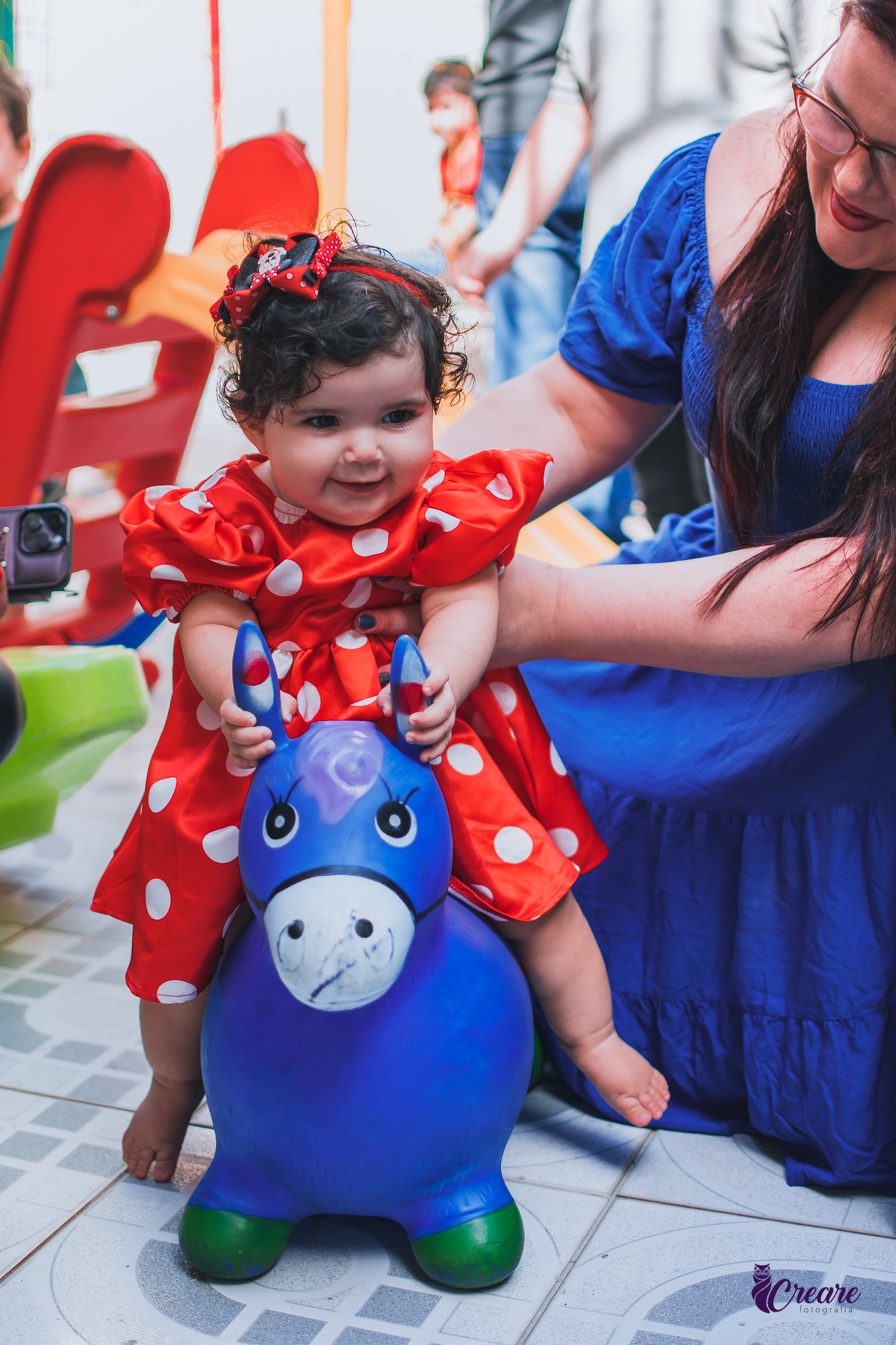 Aniversário infantil de um aninho com decoração tema minnie. Fotógrafo infantil em Mauá, ABC Paulista. Festa de menina, aniversário de 1 ano, festa de um ano, festa infantil. Fotógrafo Santo André, fotógrafo Mauá.