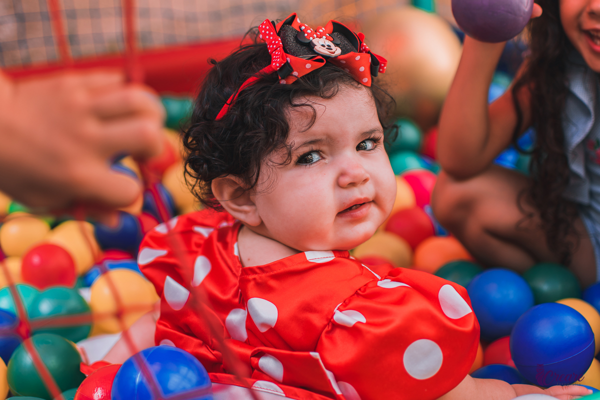 Aniversário infantil de um aninho com decoração tema minnie. Fotógrafo infantil em Mauá, ABC Paulista. Festa de menina, aniversário de 1 ano, festa de um ano, festa infantil. Fotógrafo Santo André, fotógrafo Mauá.