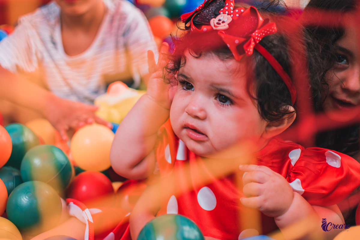 Aniversário infantil de um aninho com decoração tema minnie. Fotógrafo infantil em Mauá, ABC Paulista. Festa de menina, aniversário de 1 ano, festa de um ano, festa infantil. Fotógrafo Santo André, fotógrafo Mauá.
