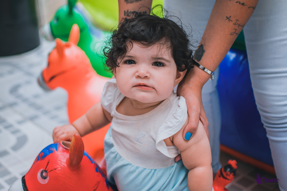 Aniversário infantil de um aninho com decoração tema minnie. Fotógrafo infantil em Mauá, ABC Paulista. Festa de menina, aniversário de 1 ano, festa de um ano, festa infantil. Fotógrafo Santo André, fotógrafo Mauá.