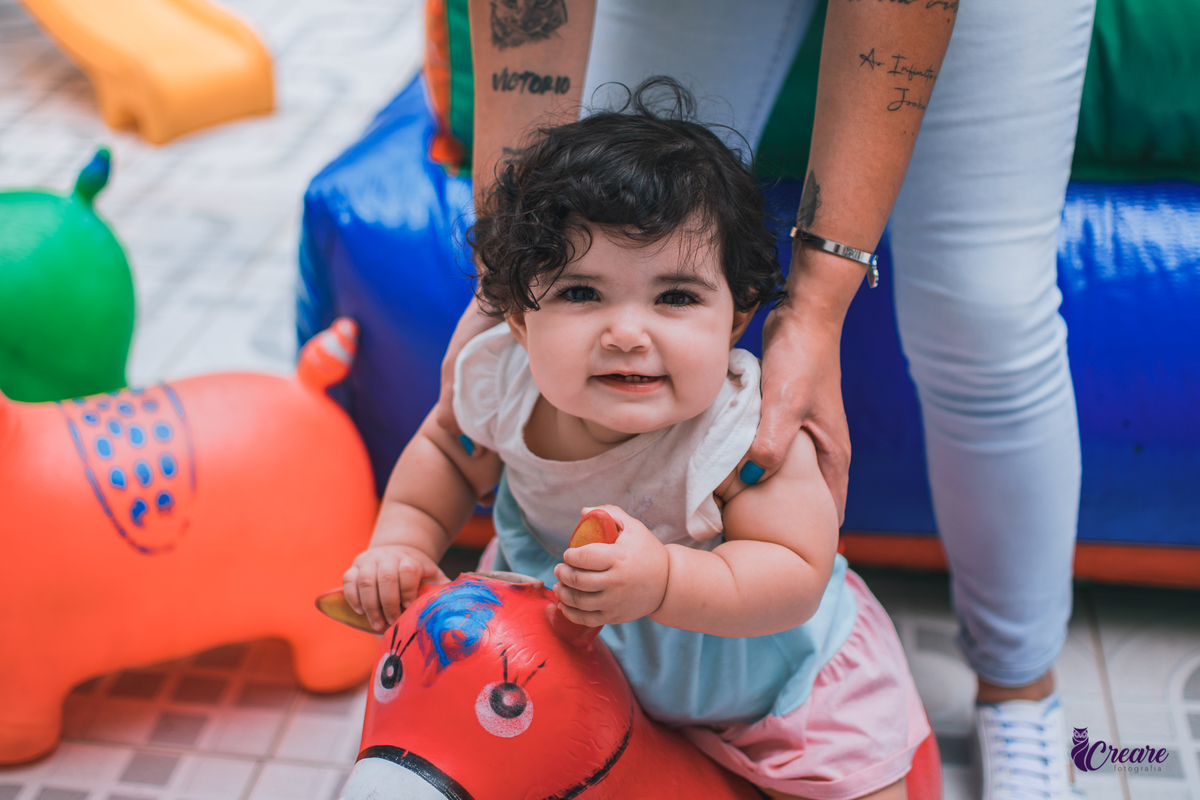 Aniversário infantil de um aninho com decoração tema minnie. Fotógrafo infantil em Mauá, ABC Paulista. Festa de menina, aniversário de 1 ano, festa de um ano, festa infantil. Fotógrafo Santo André, fotógrafo Mauá.