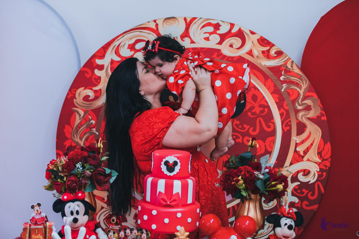 Aniversário infantil de um aninho com decoração tema minnie. Fotógrafo infantil em Mauá, ABC Paulista. Festa de menina, aniversário de 1 ano, festa de um ano, festa infantil. Fotógrafo Santo André, fotógrafo Mauá.