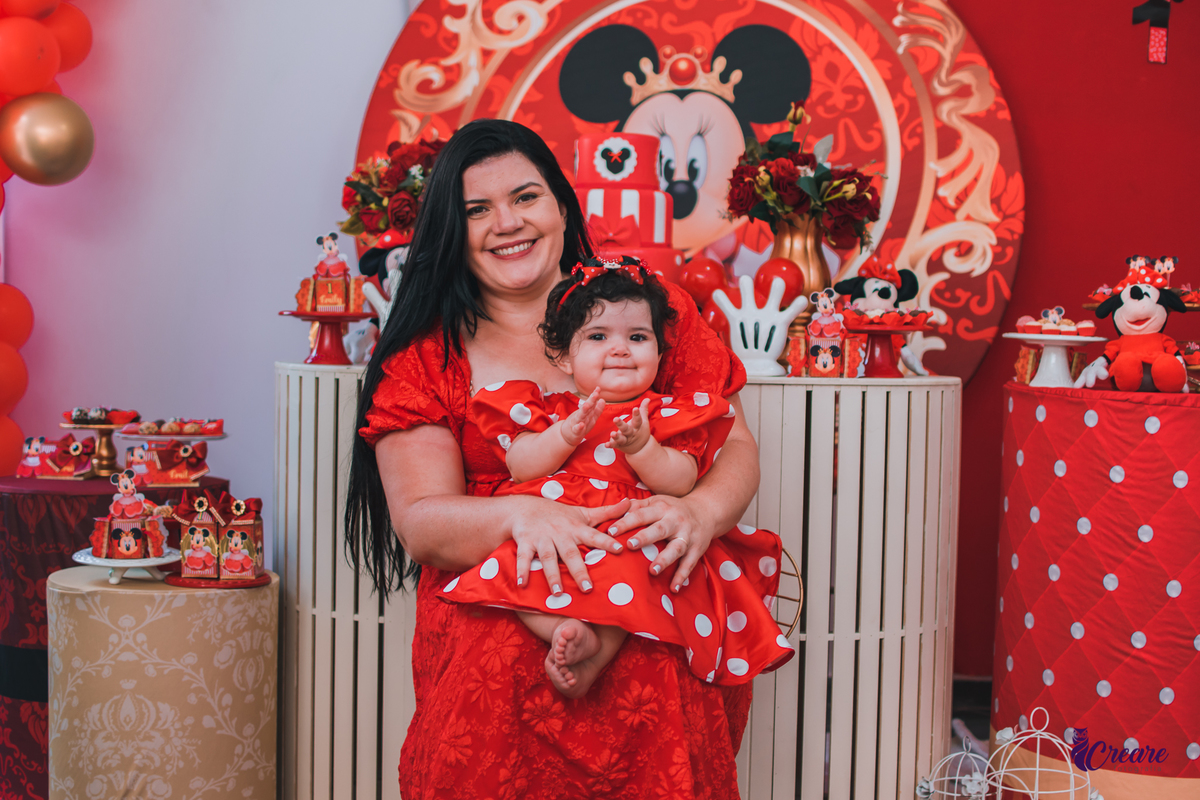 Aniversário infantil de um aninho com decoração tema minnie. Fotógrafo infantil em Mauá, ABC Paulista. Festa de menina, aniversário de 1 ano, festa de um ano, festa infantil. Fotógrafo Santo André, fotógrafo Mauá.