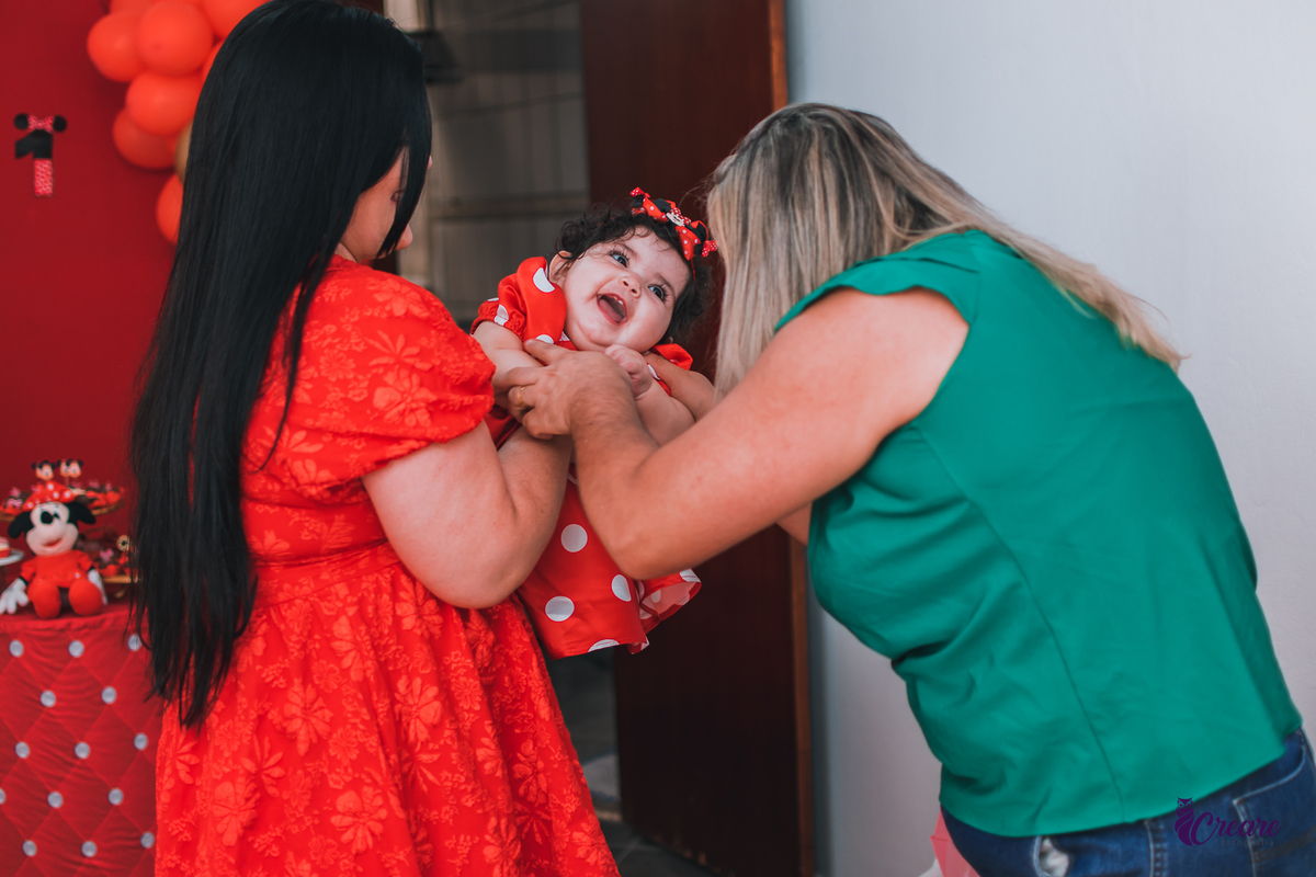 Aniversário infantil de um aninho com decoração tema minnie. Fotógrafo infantil em Mauá, ABC Paulista. Festa de menina, aniversário de 1 ano, festa de um ano, festa infantil. Fotógrafo Santo André, fotógrafo Mauá.