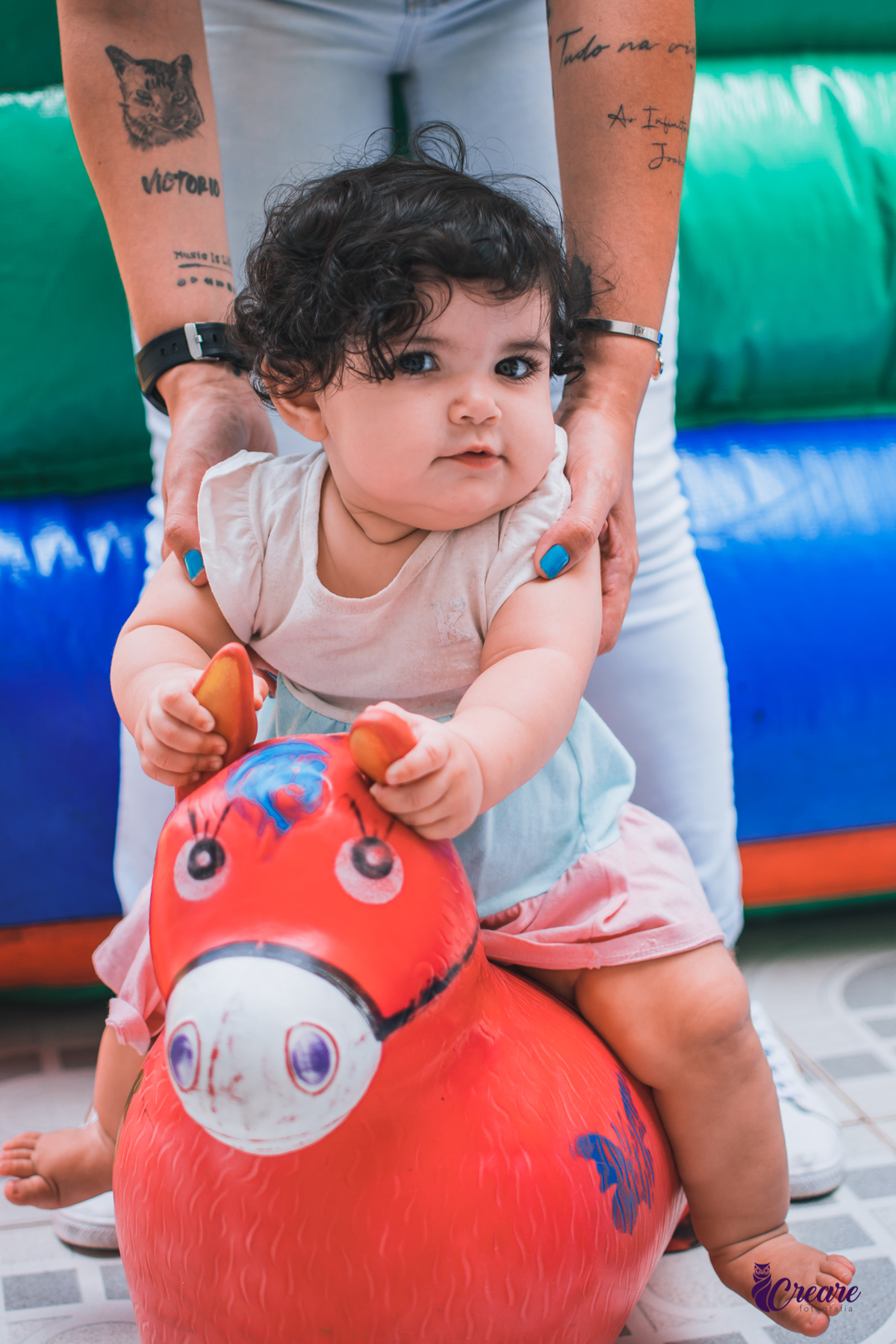 Aniversário infantil de um aninho com decoração tema minnie. Fotógrafo infantil em Mauá, ABC Paulista. Festa de menina, aniversário de 1 ano, festa de um ano, festa infantil. Fotógrafo Santo André, fotógrafo Mauá.