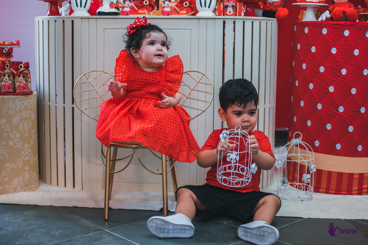 Aniversário infantil de um aninho com decoração tema minnie. Fotógrafo infantil em Mauá, ABC Paulista. Festa de menina, aniversário de 1 ano, festa de um ano, festa infantil. Fotógrafo Santo André, fotógrafo Mauá.