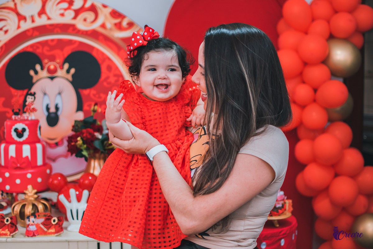 Aniversário infantil de um aninho com decoração tema minnie. Fotógrafo infantil em Mauá, ABC Paulista. Festa de menina, aniversário de 1 ano, festa de um ano, festa infantil. Fotógrafo Santo André, fotógrafo Mauá.