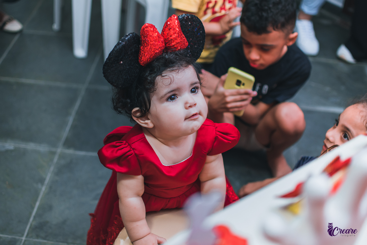 Aniversário infantil de um aninho com decoração tema minnie. Fotógrafo infantil em Mauá, ABC Paulista. Festa de menina, aniversário de 1 ano, festa de um ano, festa infantil. Fotógrafo Santo André, fotógrafo Mauá.