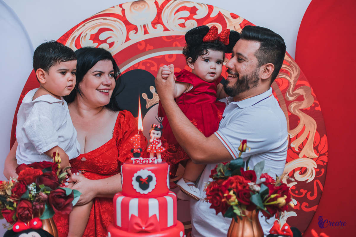 Aniversário infantil de um aninho com decoração tema minnie. Fotógrafo infantil em Mauá, ABC Paulista. Festa de menina, aniversário de 1 ano, festa de um ano, festa infantil. Fotógrafo Santo André, fotógrafo Mauá.