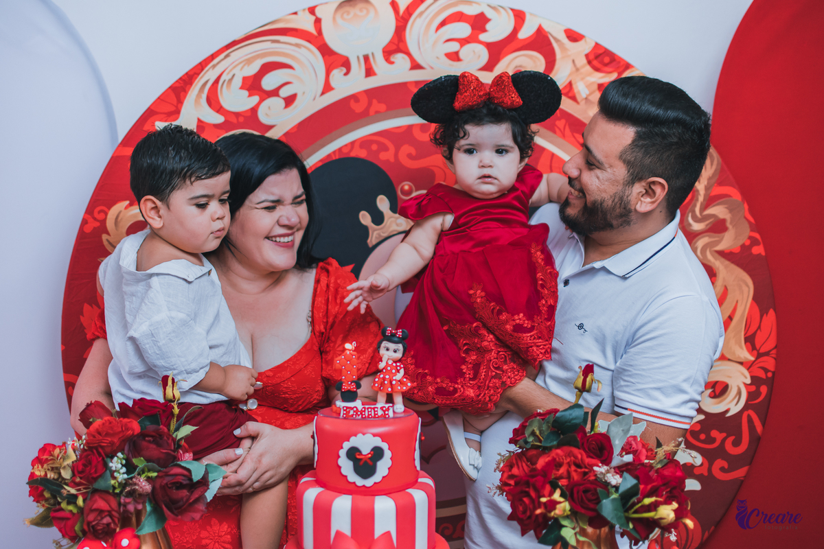 Aniversário infantil de um aninho com decoração tema minnie. Fotógrafo infantil em Mauá, ABC Paulista. Festa de menina, aniversário de 1 ano, festa de um ano, festa infantil. Fotógrafo Santo André, fotógrafo Mauá.