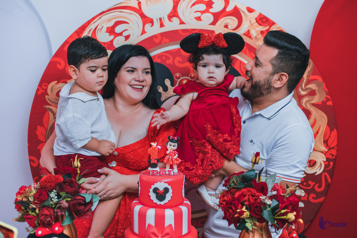 Aniversário infantil de um aninho com decoração tema minnie. Fotógrafo infantil em Mauá, ABC Paulista. Festa de menina, aniversário de 1 ano, festa de um ano, festa infantil. Fotógrafo Santo André, fotógrafo Mauá.