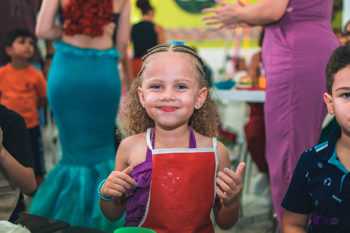 Aniversário infantil, festa de menina com tema A Pequena Sereia. Buffet Vila Feliz.