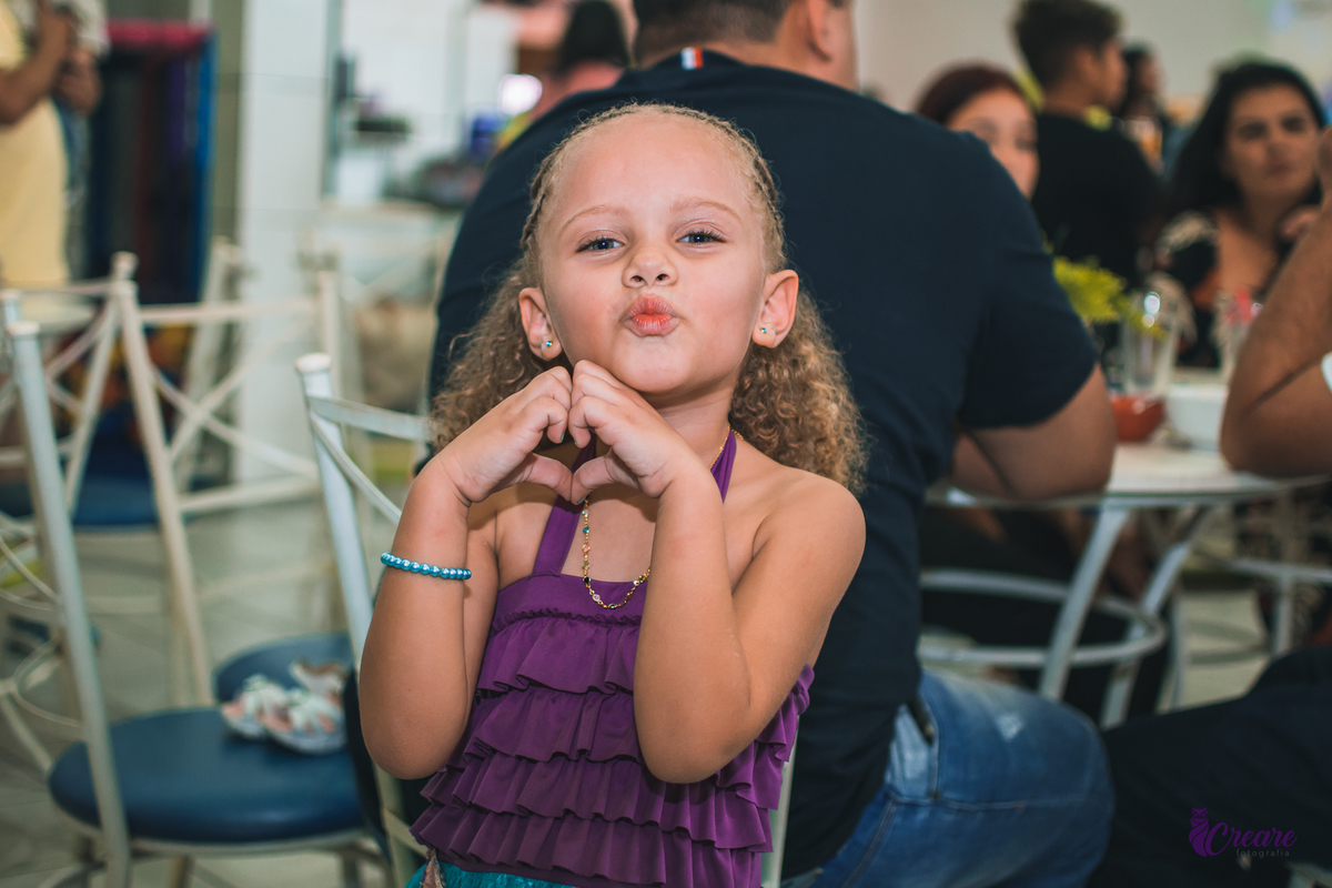 Aniversário infantil, festa de menina com tema A Pequena Sereia. Buffet Vila Feliz.