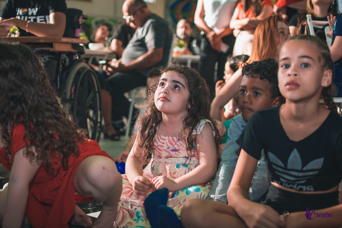 Aniversário infantil, festa de menina com tema A Pequena Sereia. Buffet Vila Feliz.