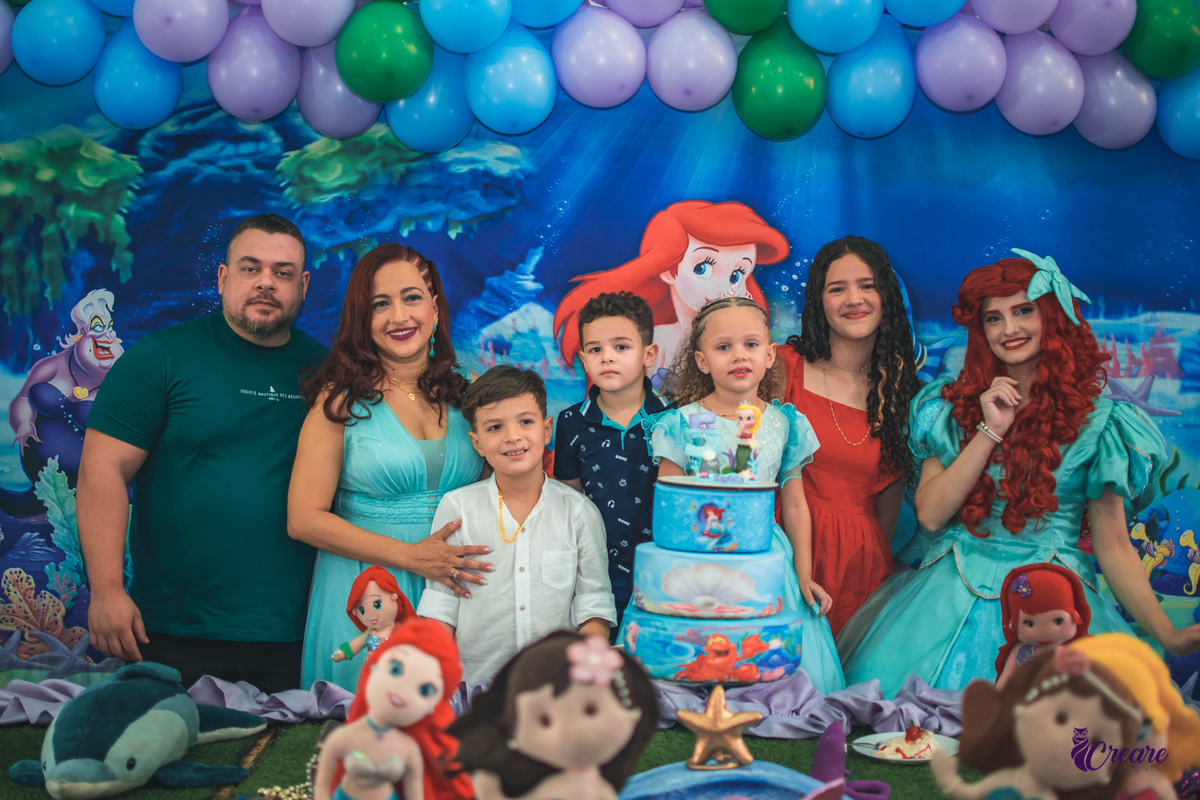 Aniversário infantil, festa de menina com tema A Pequena Sereia. Buffet Vila Feliz.