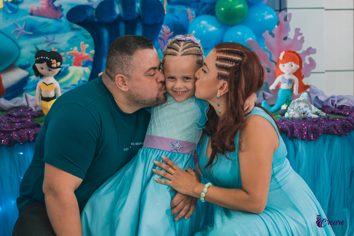 Aniversário infantil, festa de menina com tema A Pequena Sereia. Buffet Vila Feliz.