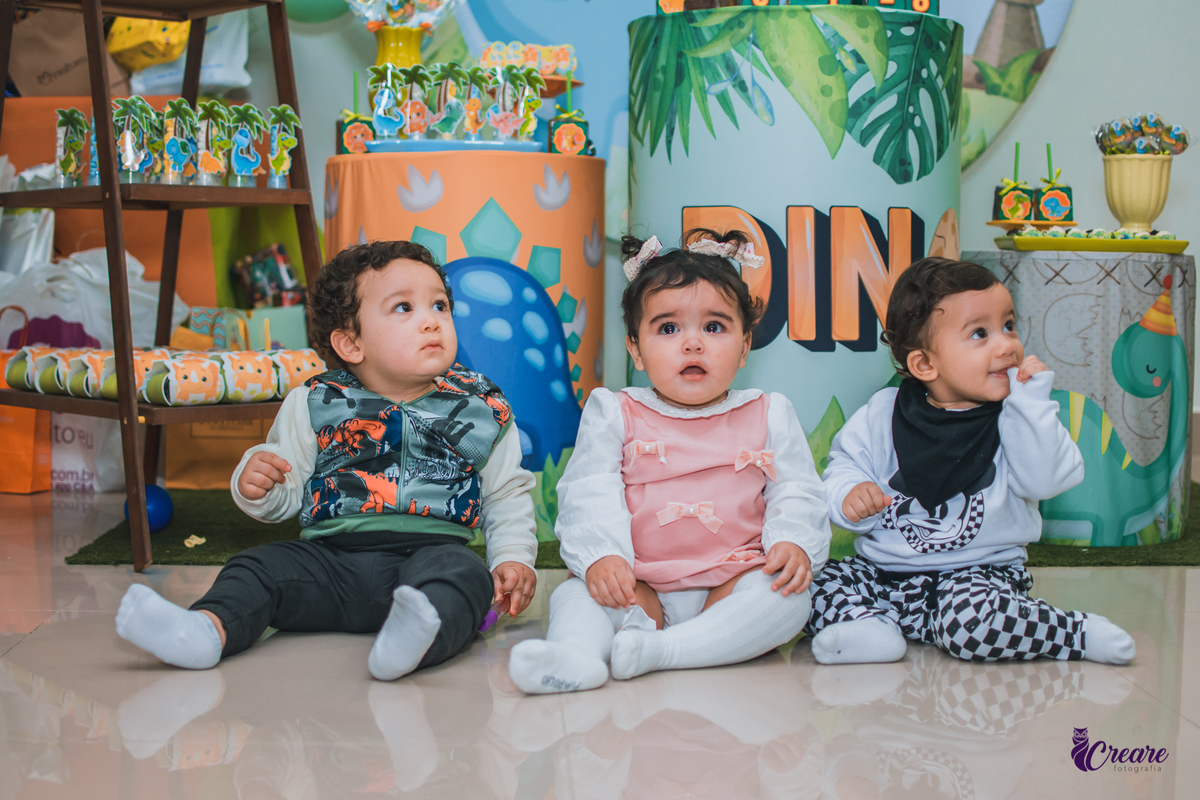 aniversário infantil de menino, festa de bebê de um ano, fotografia de festa de aniversário de um ano, tema de festa de bebê, 1 ano, festa de 1 aninho, aniversário de 1 ano fotógrafo Santo André, decoração de aniversário dino. 