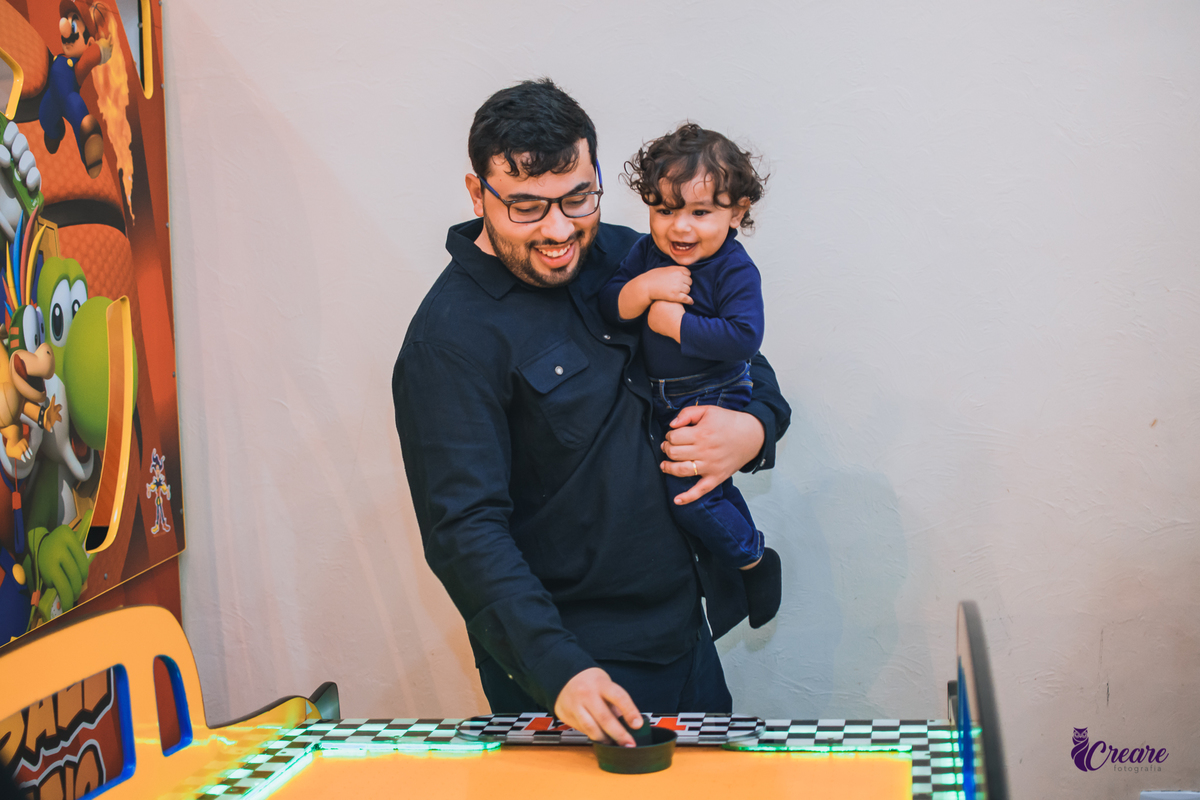 fotografia de aniversário de um aninho do bebê, buffet Kid Marujos em Santo andré, Abc Paulista. Fotógrafo Santo André. Decoração astronauta.