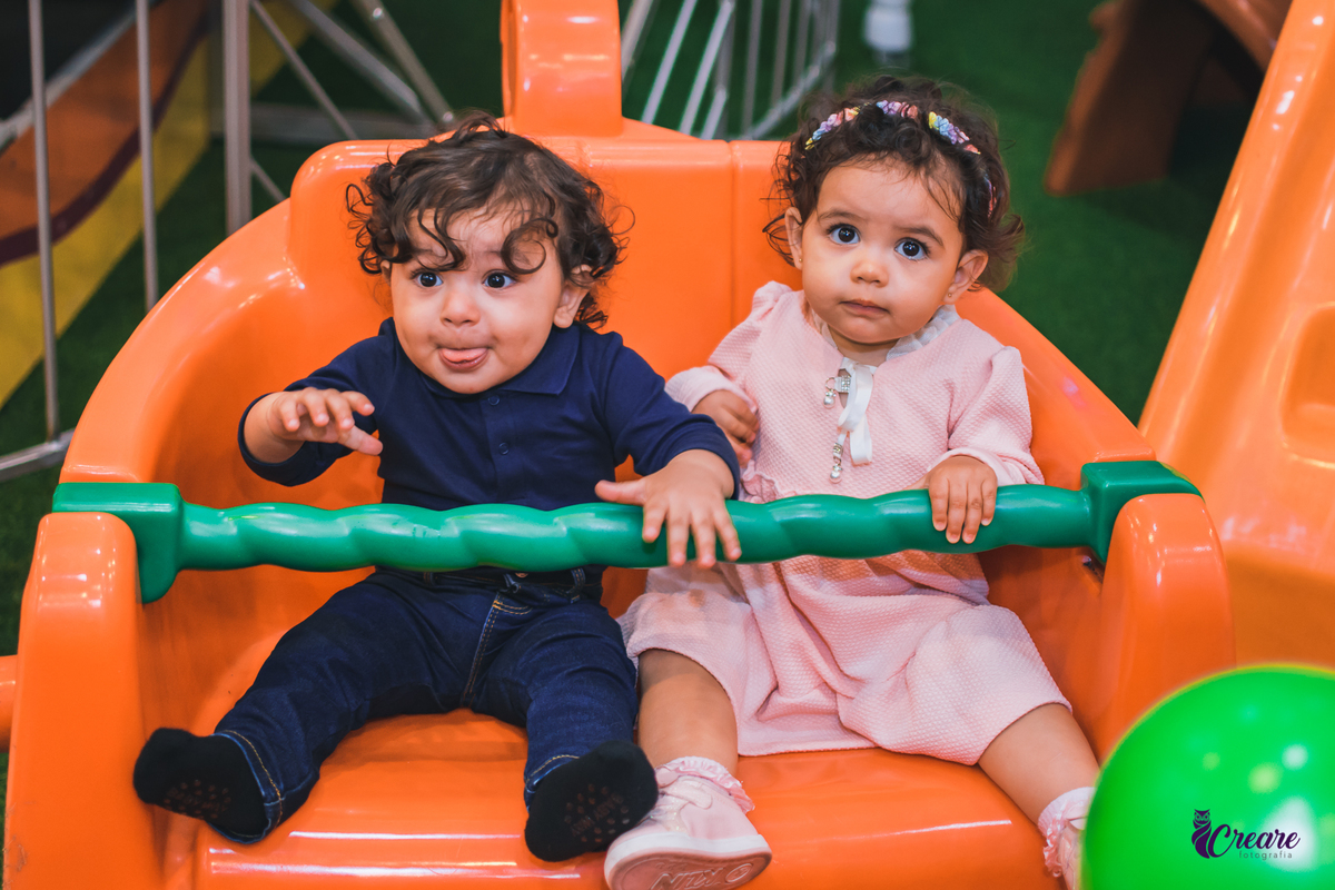 fotografia de aniversário de um aninho do bebê, buffet Kid Marujos em Santo andré, Abc Paulista. Fotógrafo Santo André. Decoração astronauta.