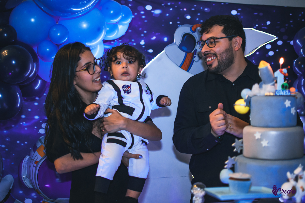 fotografia de aniversário de um aninho do bebê, buffet Kid Marujos em Santo andré, Abc Paulista. Fotógrafo Santo André. Decoração astronauta.