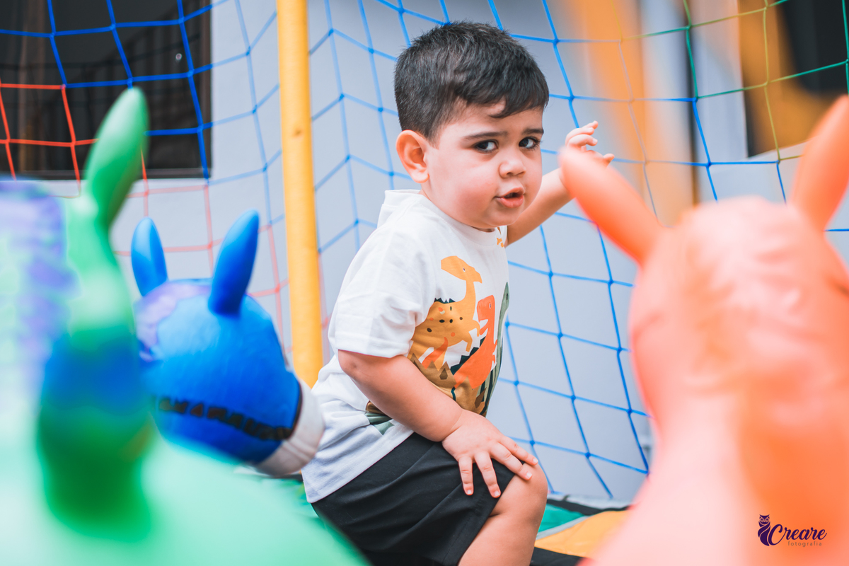 Aniversário infantil de menino, tema de dinossauro. Festa de 3 anos de menino, fotógrafo Mauá. 