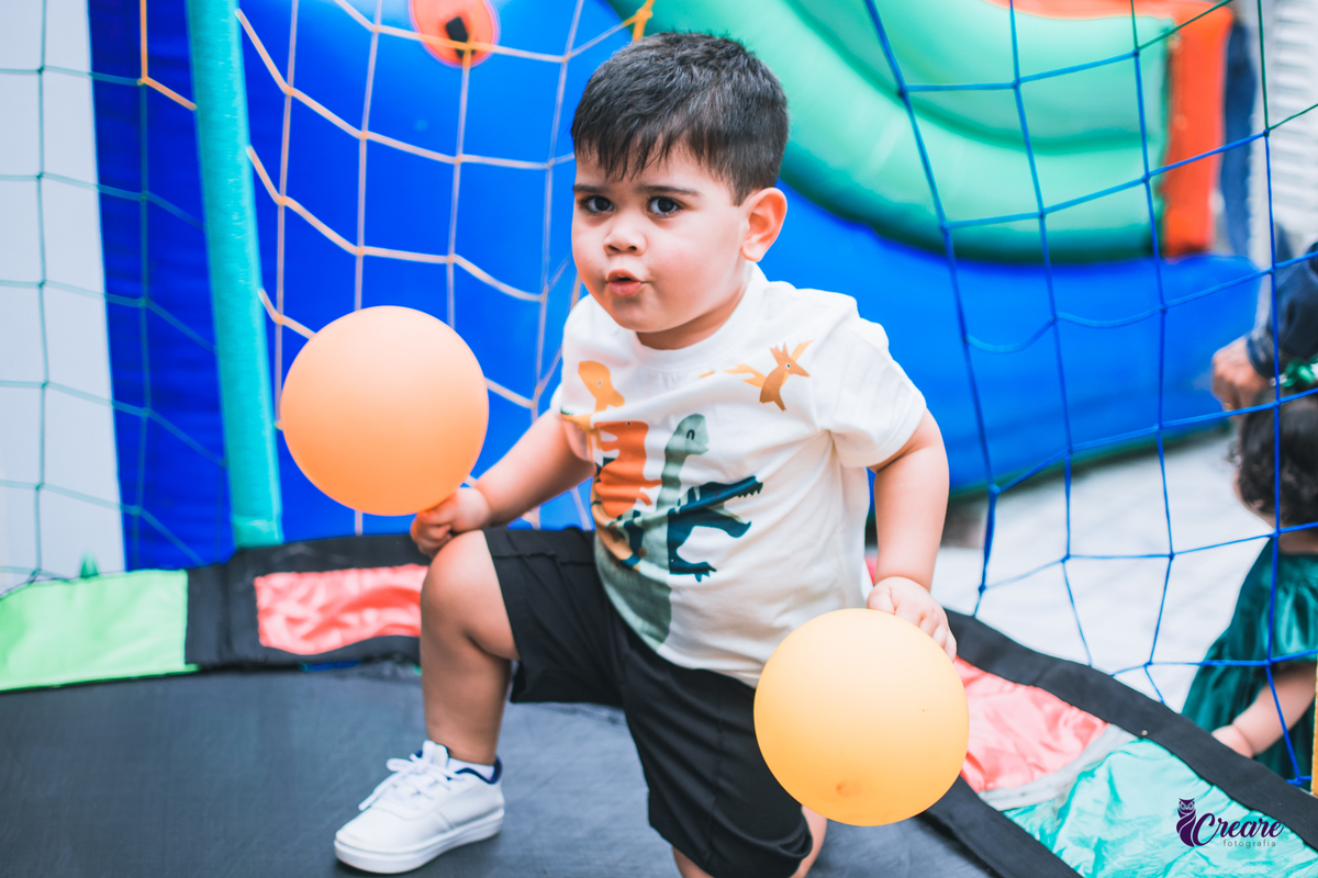 Aniversário infantil de menino, tema de dinossauro. Festa de 3 anos de menino, fotógrafo Mauá. 