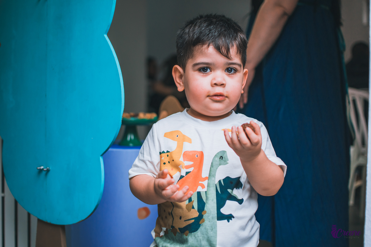 Aniversário infantil de menino, tema de dinossauro. Festa de 3 anos de menino, fotógrafo Mauá. 