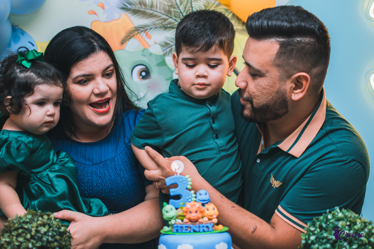 Aniversário infantil de menino, tema de dinossauro. Festa de 3 anos de menino, fotógrafo Mauá. 